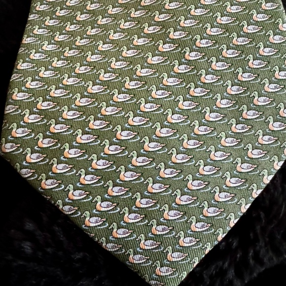 Vineyard Vines Silk Duck Tie - Picture 1 of 4